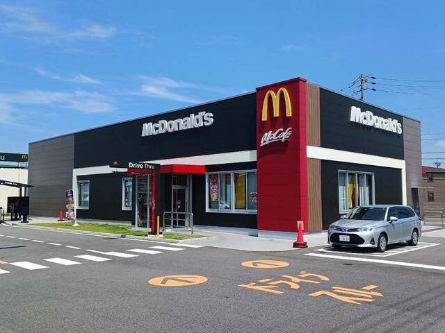 近くのマクドナルドまで400m（徒歩5分）