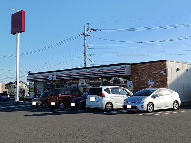 近くのセブンイレブン吉村町店まで500m（徒歩7分）