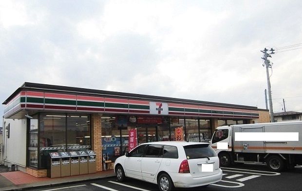 近くのコンビニまで400m（徒歩5分）
