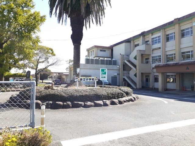 近くの宮崎市立赤江小学校まで400m（徒歩5分）
