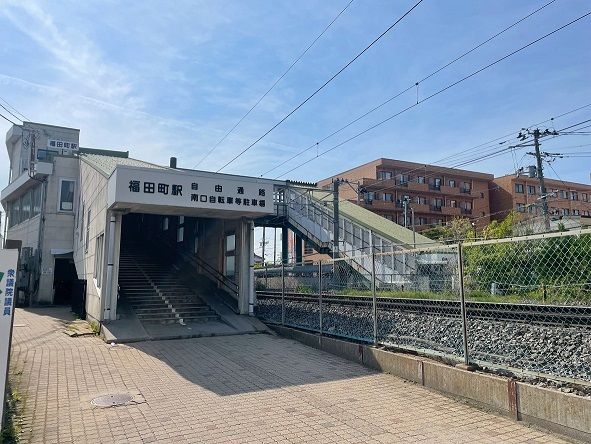 近くの駅まで1,300m（徒歩17分）