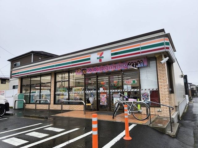 近くのコンビニまで550m（徒歩7分）