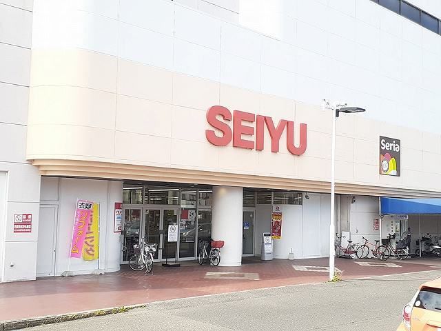 近くの西友ピア・タウン店まで1,000m（徒歩13分）