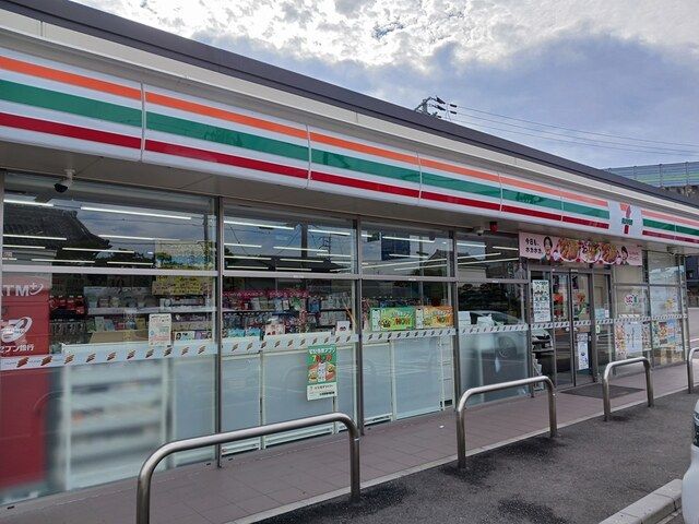 近くのセブンイレブン高石取石6丁目店まで400m（徒歩5分）
