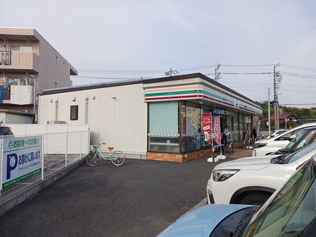近くのコンビニまで536m（徒歩7分）