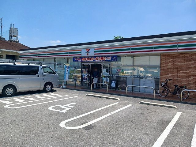 近くのセブンイレブン諸福1丁目店様まで110m(徒歩2分)