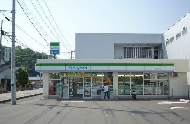 近くのコンビニまで550m（徒歩7分）