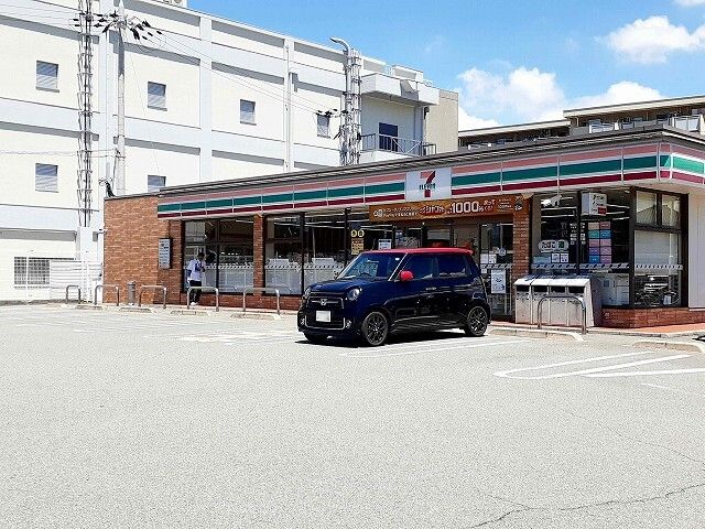 近くのセブンイレブン明石大久保西店まで550m（徒歩7分）
