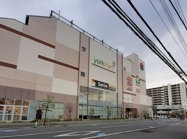 近くのスーパーまで550m（徒歩7分）