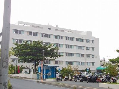近くの県立中部病院まで350m（徒歩5分）