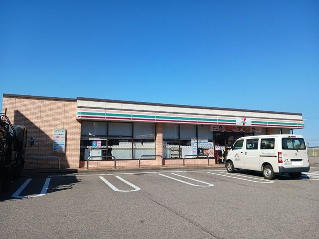 近くのセブンイレブン津幡太田店まで1,200m(徒歩15分)