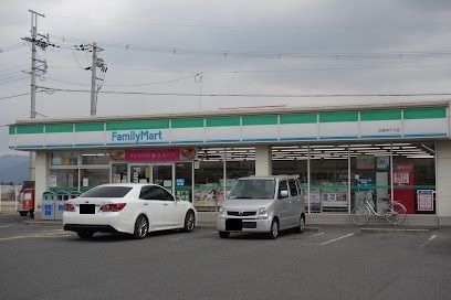 近くのコンビニまで2,600m（徒歩33分）
