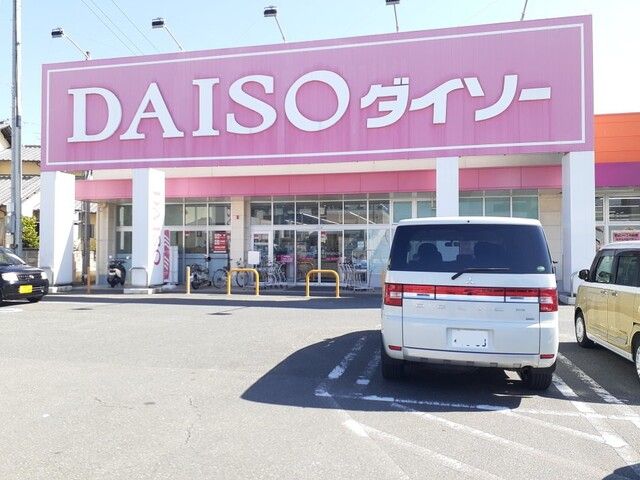 近くのダイソー福岡飯倉店まで450m（徒歩6分）