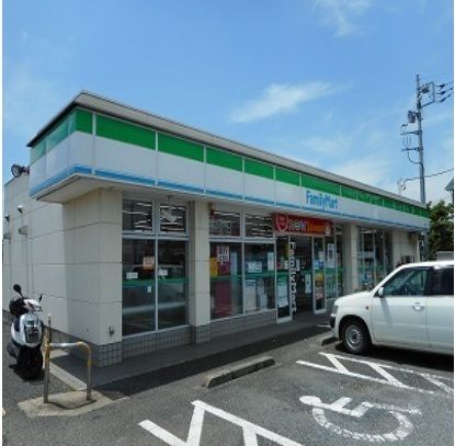 近くのファミリーマートまで500m(徒歩7分)