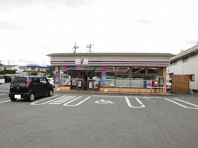 近くのセブンイレブンまで200m（徒歩3分）