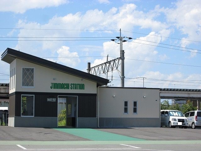 近くの神町駅まで1,000m（徒歩13分）