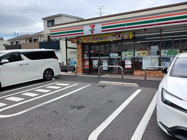 近くのセブンイレブンまで300m（徒歩4分）