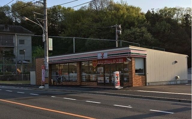 近くのセブンイレブンまで700m（徒歩9分）