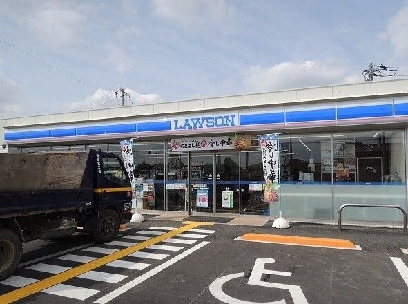 近くのローソン鴻巣広田南店まで550m（徒歩7分）