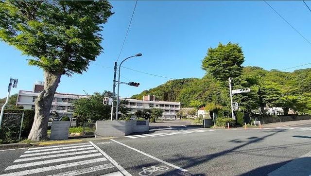 近くの浜田高校まで5,600m(徒歩70分)