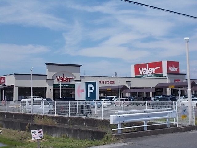 近くのスーパーマーケットバロー茜部南まで550m（徒歩7分）