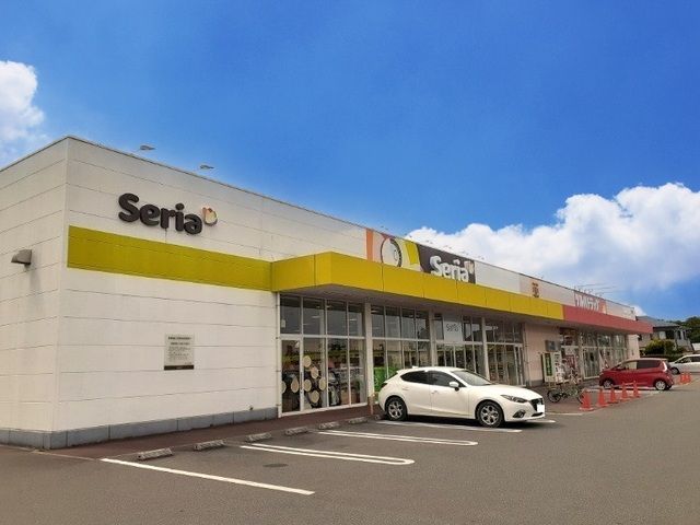 近くの施設まで1,300m（徒歩17分）