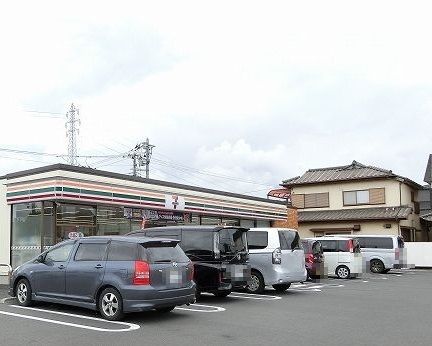 近くのコンビニまで170m（徒歩3分）