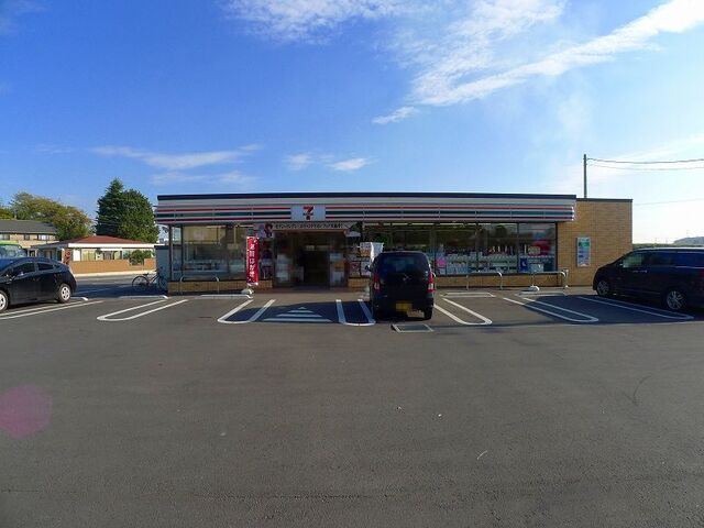 近くのコンビニまで900m（徒歩12分）