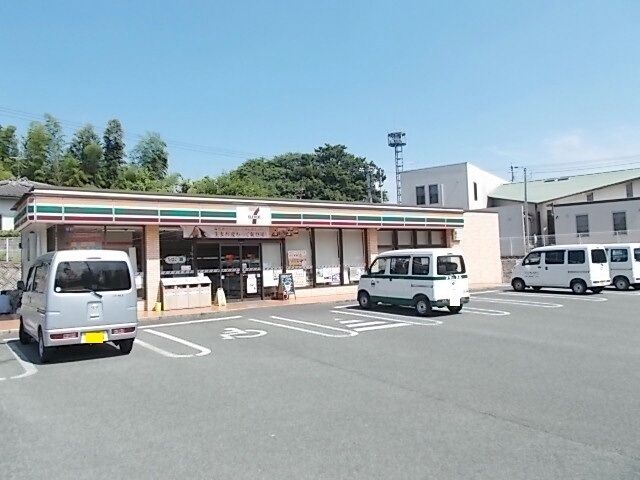 近くのセブンイレブン熊本下硯川店まで550m（徒歩7分）