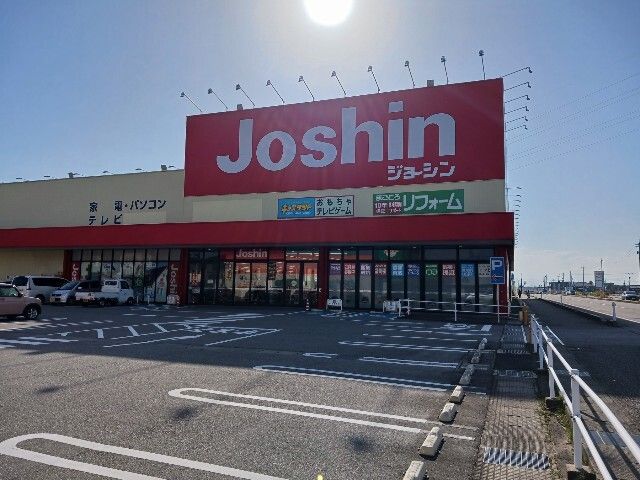 近くのジョーシン高岡蓮花寺店まで450m（徒歩6分）