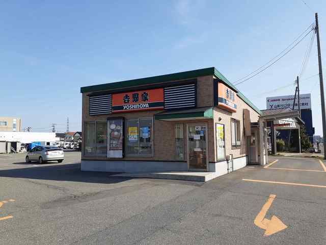 近くの吉野家　７号線酒田東町店まで600m（徒歩8分）