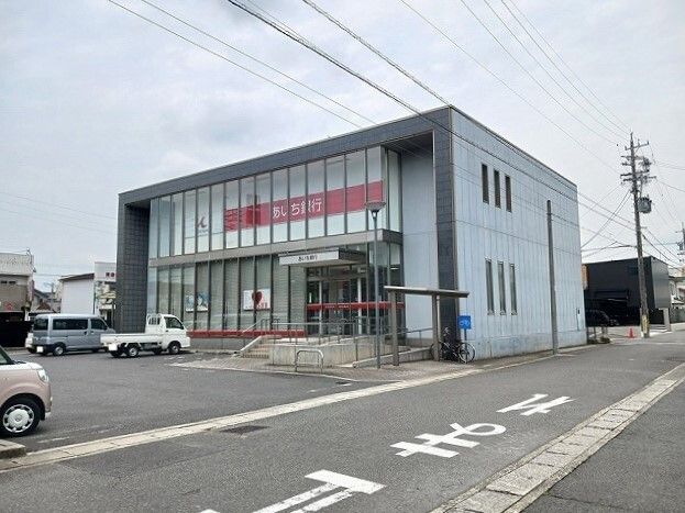 近くのあいち銀行大治中央支店まで1,010m（徒歩13分）