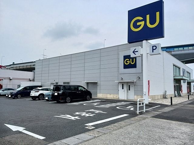 近くのGUまで820m（徒歩11分）