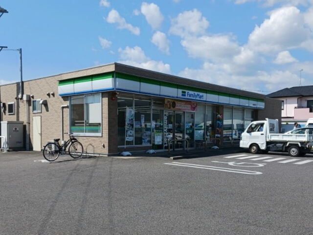 近くのファミリーマート 岡崎筒針店まで900m（徒歩12分）