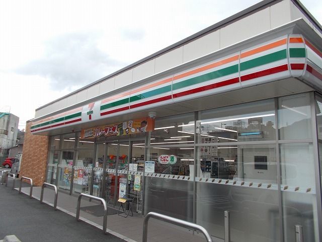 近くのセブンイレブン和霊元町３店様まで350m（徒歩5分）