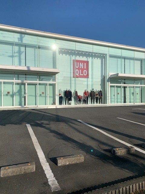 近くのユニクロ青梅店まで280m(徒歩4分)