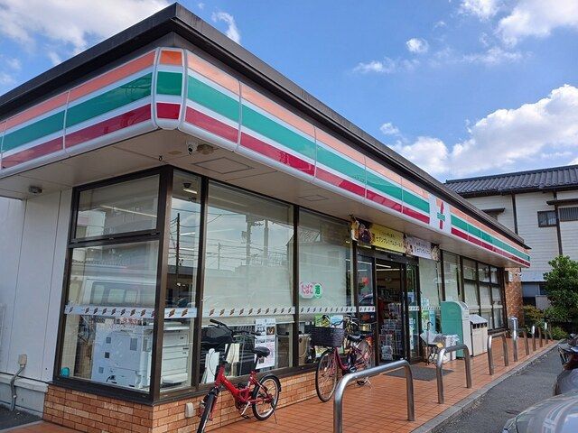 近くのセブンイレブンまで892m（徒歩12分）