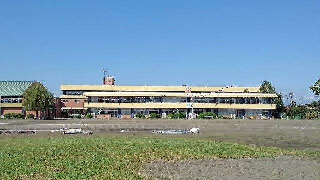 近くの羽生市立羽生南小学校まで290m（徒歩4分）