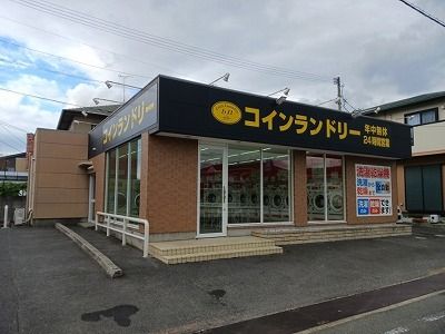 近くのコインランドリーbＢさんまで30m（徒歩1分）