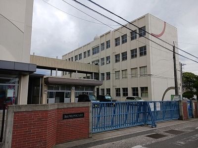 近くの高松市立十河小学校さんまで1,100m（徒歩14分）