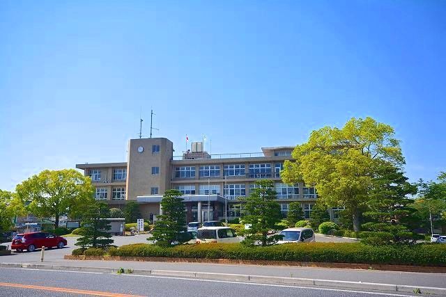 近くの築上町役場まで300m（徒歩4分）