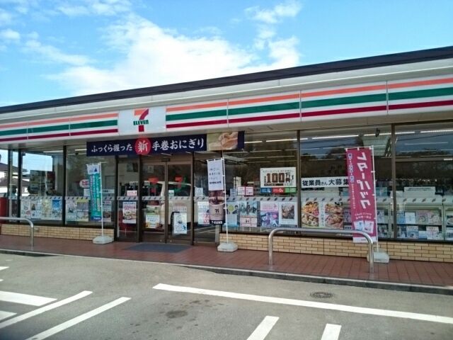 近くのセブンイレブン栃木運動公園前店まで500m（徒歩7分）