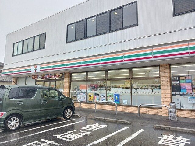 近くのコンビニまで862m（徒歩11分）