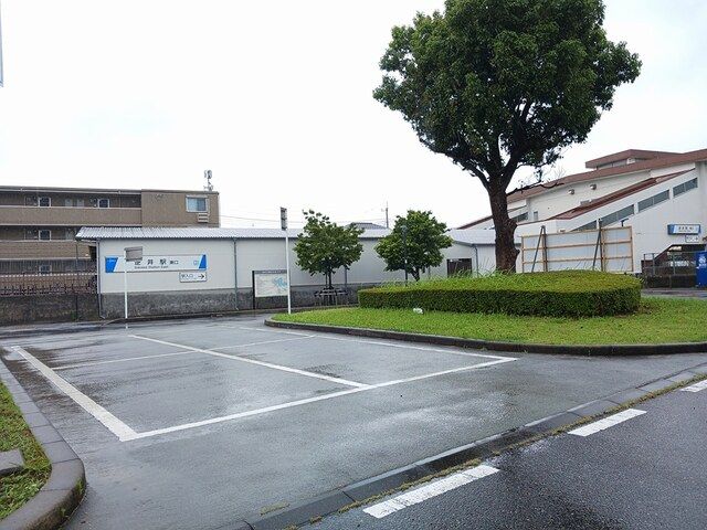 近くの駅まで800m（徒歩10分）