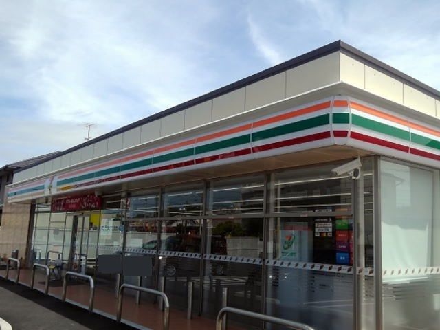 近くのセブンイレブン宇部西平原店まで530m（徒歩7分）