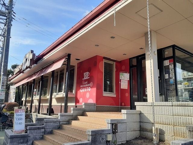 近くのガストまで800m（徒歩10分）