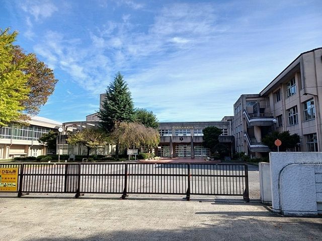 近くの中学校まで1,100m（徒歩14分）