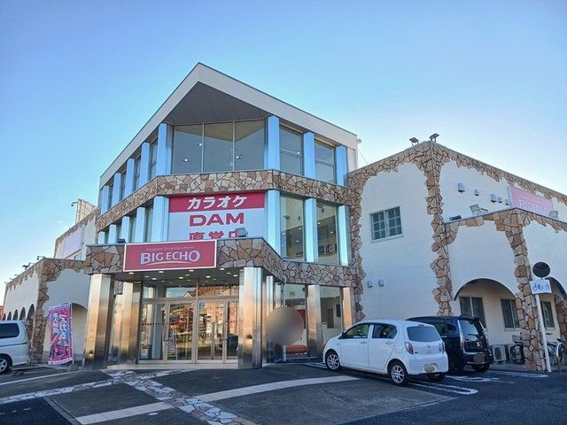 近くの施設まで1,800m（徒歩23分）