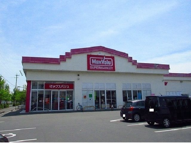 近くのマックスバリュ佐賀医大前店まで1,300m（徒歩17分）