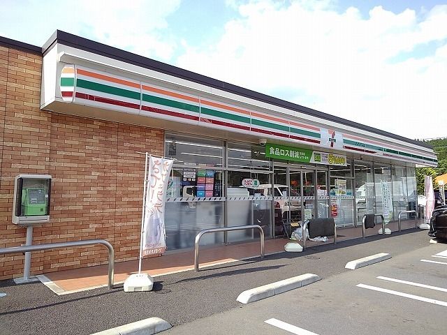近くのコンビニまで500m（徒歩7分）